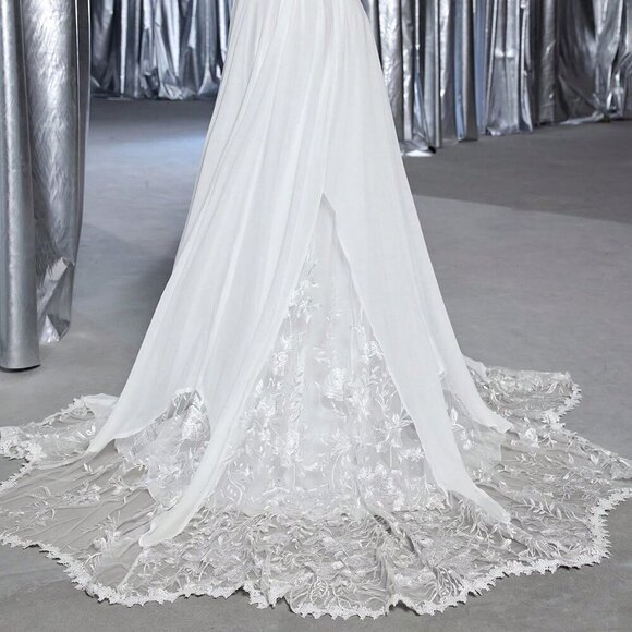 White Women's Elegant Luxurious Embroidery Wedding dress - Picture 5 of 7